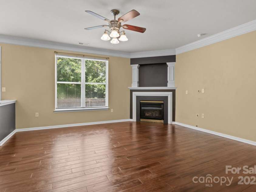4729 Nijinsky Court, Charlotte, NC 28216.  MLS# CAR4254172, YatesRealty ID 19042. 