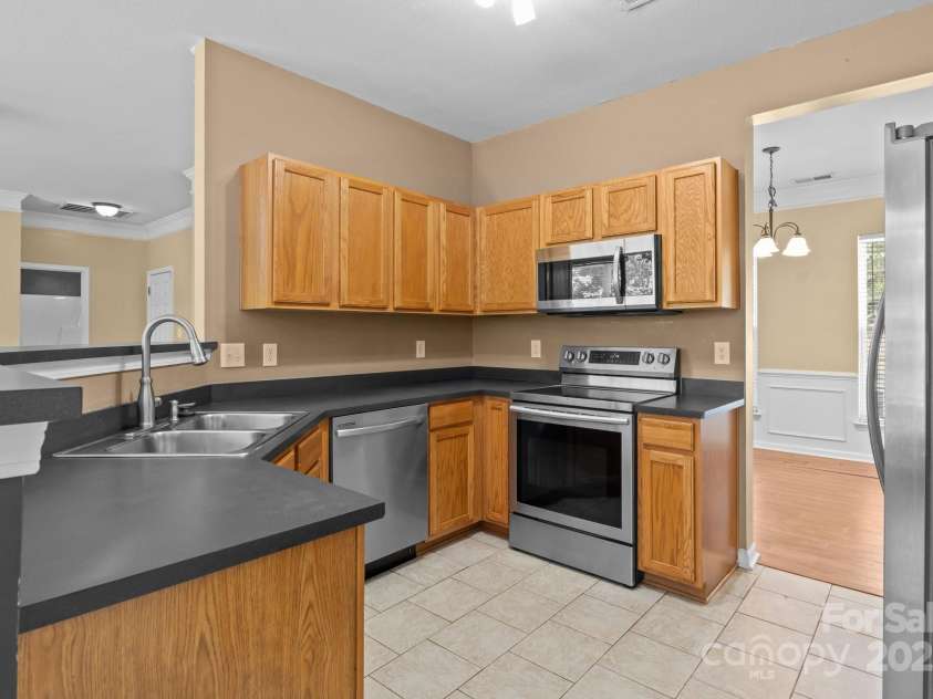 4729 Nijinsky Court, Charlotte, NC 28216.  MLS# CAR4254172, YatesRealty ID 19042. 