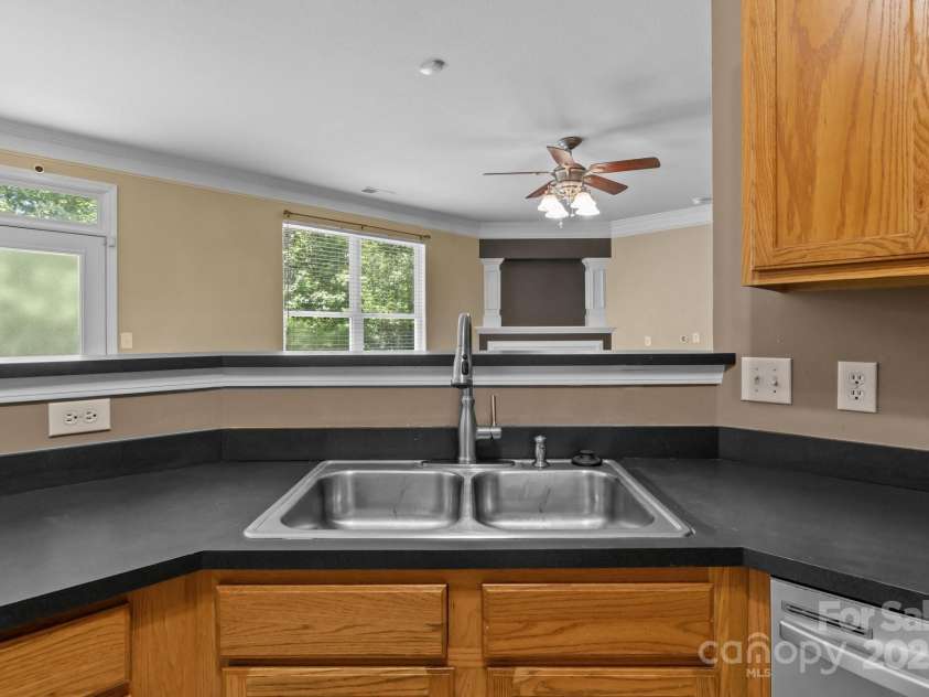 4729 Nijinsky Court, Charlotte, NC 28216.  MLS# CAR4254172, YatesRealty ID 19042. 