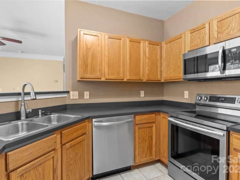 4729 Nijinsky Court, Charlotte, NC 28216.  MLS# CAR4254172, YatesRealty ID 19042. 