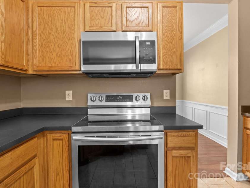 4729 Nijinsky Court, Charlotte, NC 28216.  MLS# CAR4254172, YatesRealty ID 19042. 