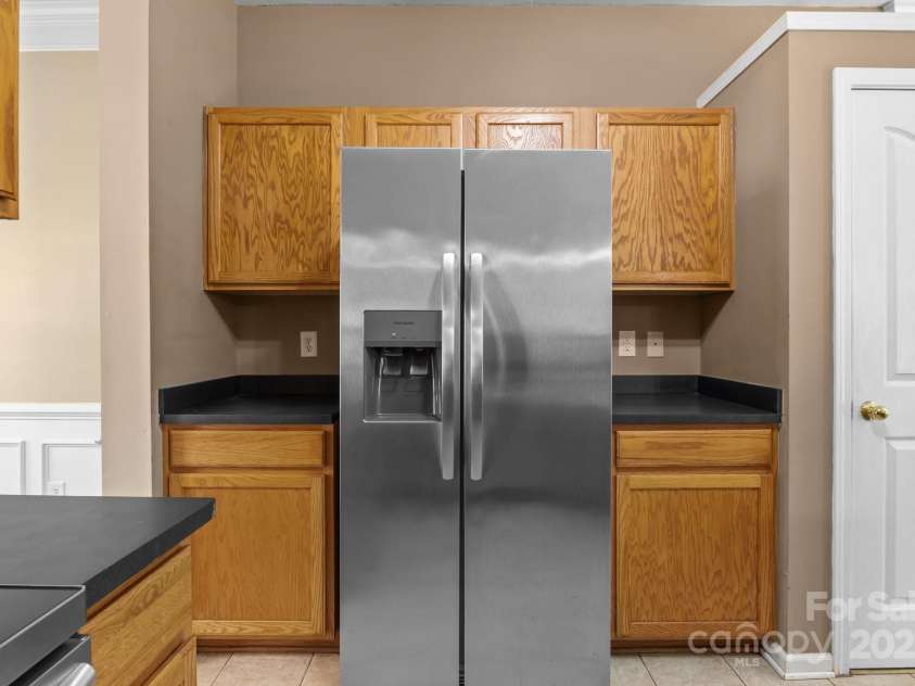 4729 Nijinsky Court, Charlotte, NC 28216.  MLS# CAR4254172, YatesRealty ID 19042. 