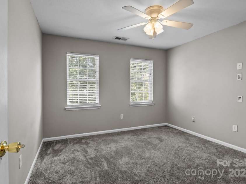 4729 Nijinsky Court, Charlotte, NC 28216.  MLS# CAR4254172, YatesRealty ID 19042. 