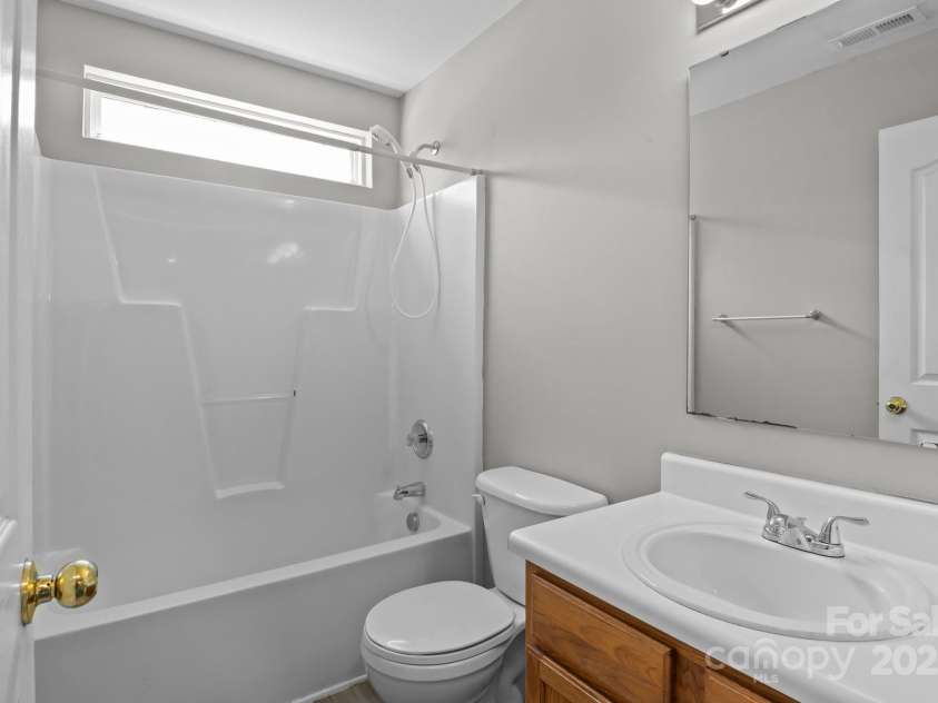 4729 Nijinsky Court, Charlotte, NC 28216.  MLS# CAR4254172, YatesRealty ID 19042. 