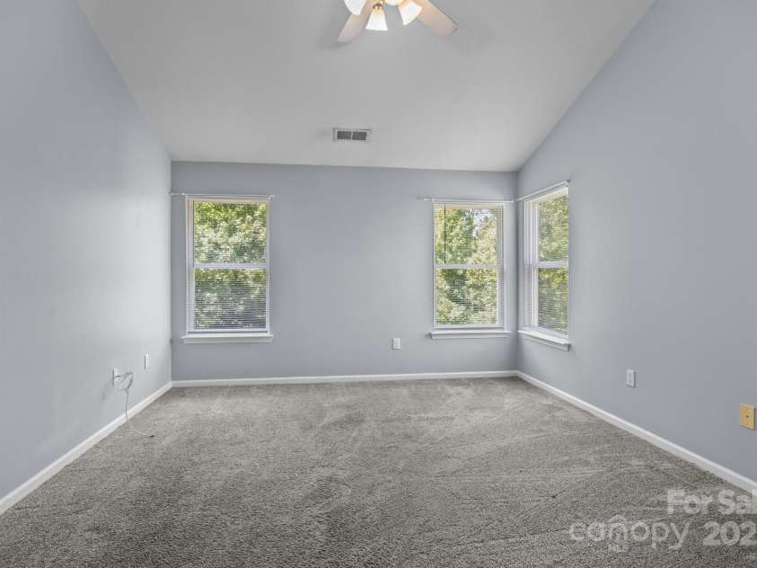 4729 Nijinsky Court, Charlotte, NC 28216.  MLS# CAR4254172, YatesRealty ID 19042. 