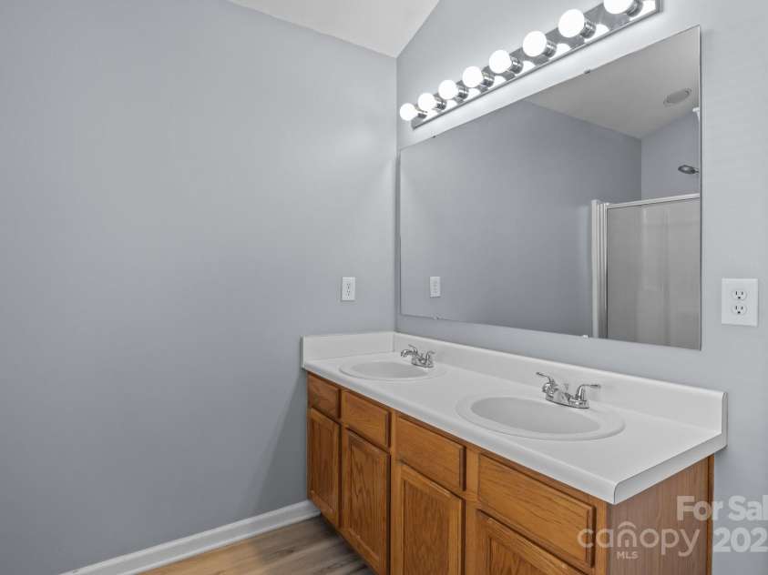 4729 Nijinsky Court, Charlotte, NC 28216.  MLS# CAR4254172, YatesRealty ID 19042. 