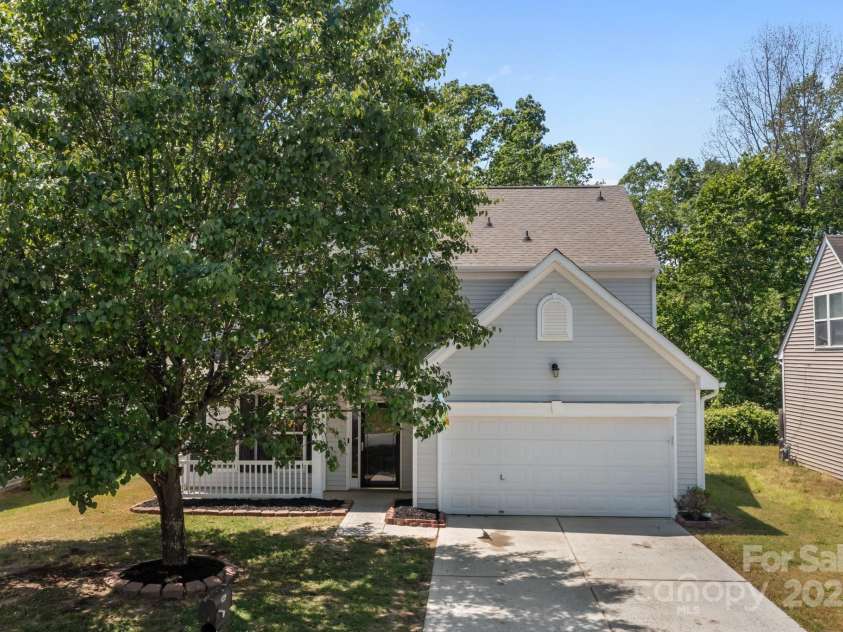 4729 Nijinsky Court, Charlotte, NC 28216.  MLS# CAR4254172, YatesRealty ID 19042. 
