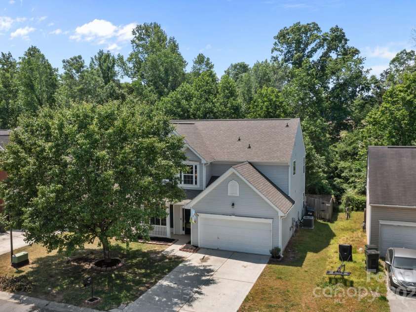 4729 Nijinsky Court, Charlotte, NC 28216.  MLS# CAR4254172, YatesRealty ID 19042. 