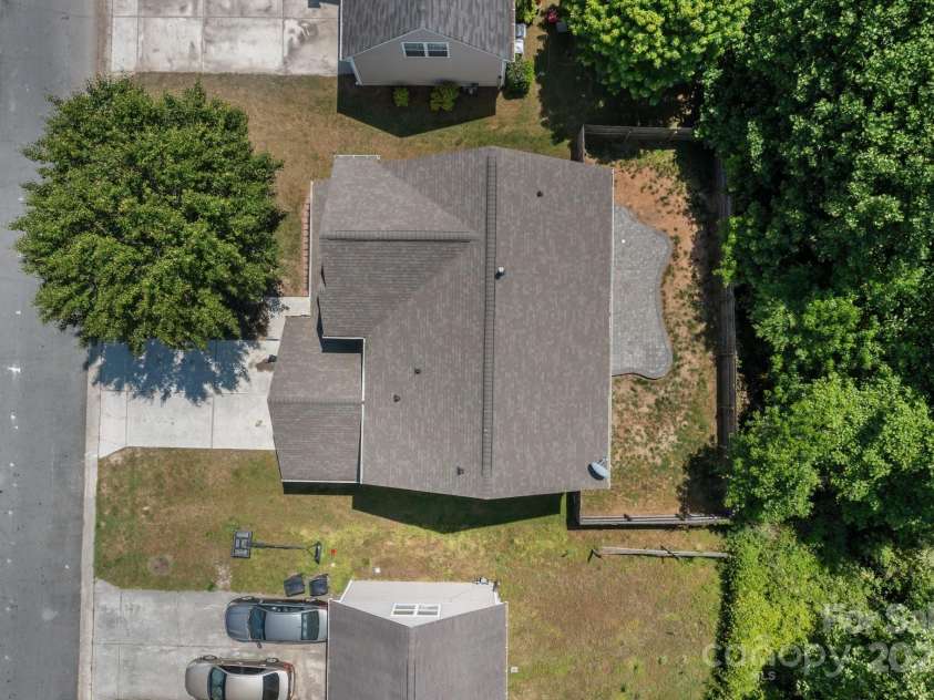 4729 Nijinsky Court, Charlotte, NC 28216.  MLS# CAR4254172, YatesRealty ID 19042. 