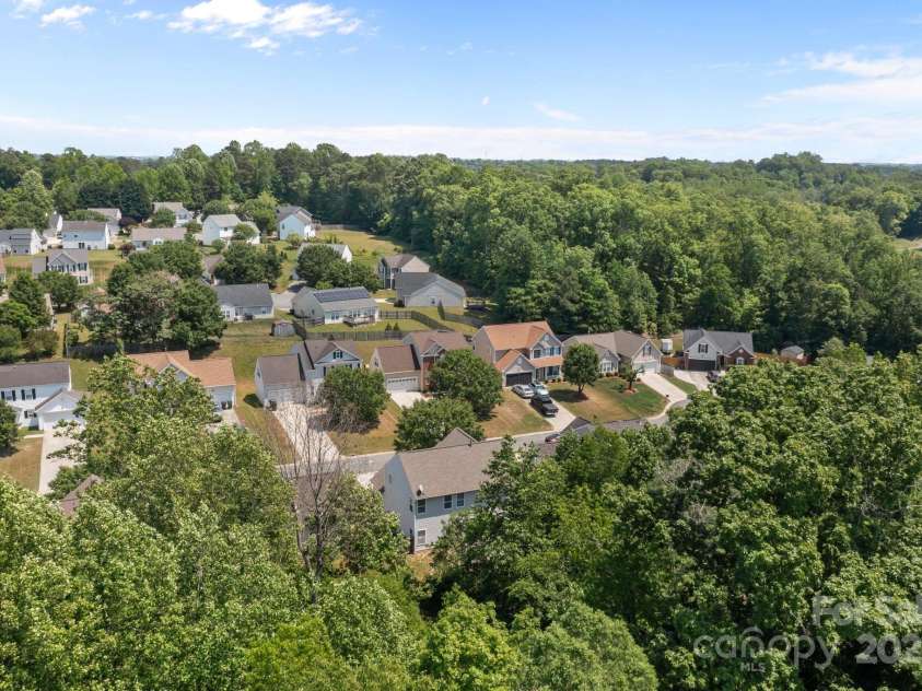 4729 Nijinsky Court, Charlotte, NC 28216.  MLS# CAR4254172, YatesRealty ID 19042. 