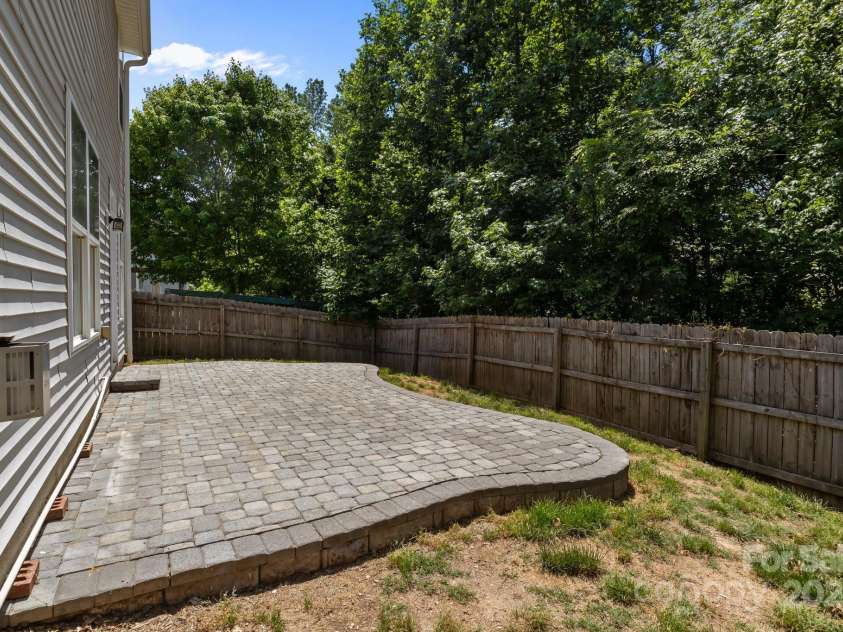 4729 Nijinsky Court, Charlotte, NC 28216.  MLS# CAR4254172, YatesRealty ID 19042. 