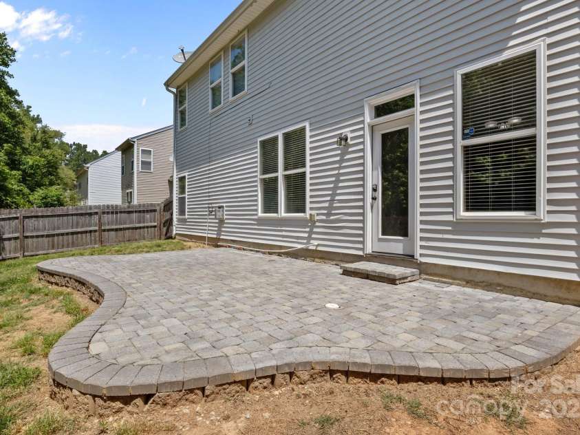 4729 Nijinsky Court, Charlotte, NC 28216.  MLS# CAR4254172, YatesRealty ID 19042. 