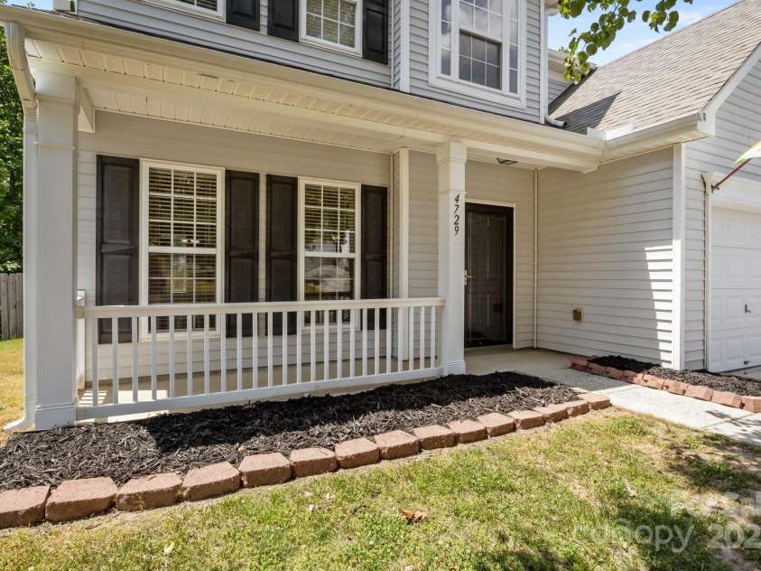 4729 Nijinsky Court, Charlotte, NC 28216.  MLS# CAR4254172, YatesRealty ID 19042. 