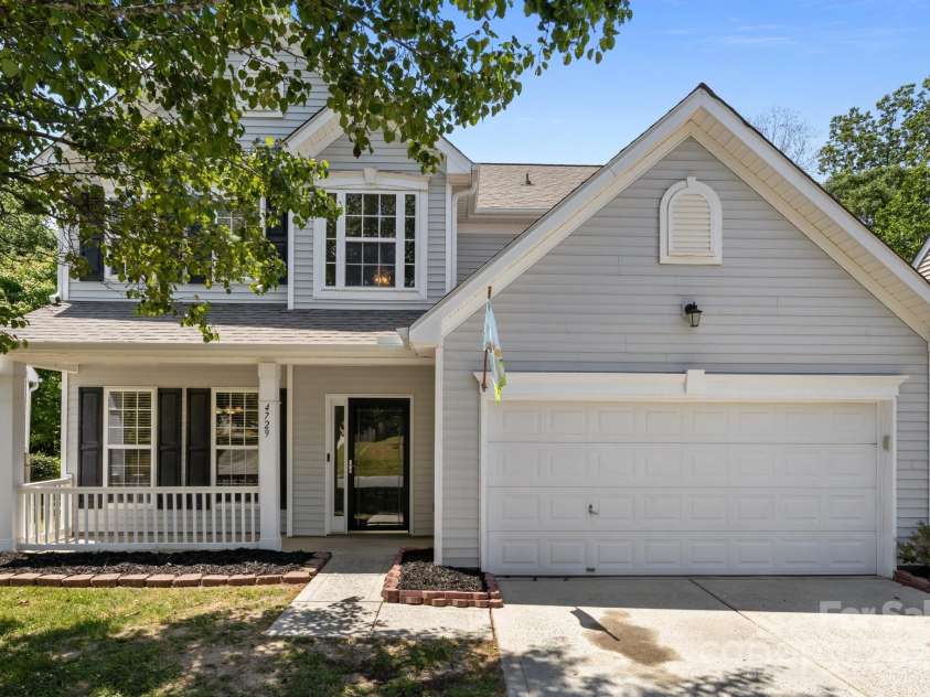 4729 Nijinsky Court, Charlotte, NC 28216.  MLS# CAR4254172, YatesRealty ID 19042. 