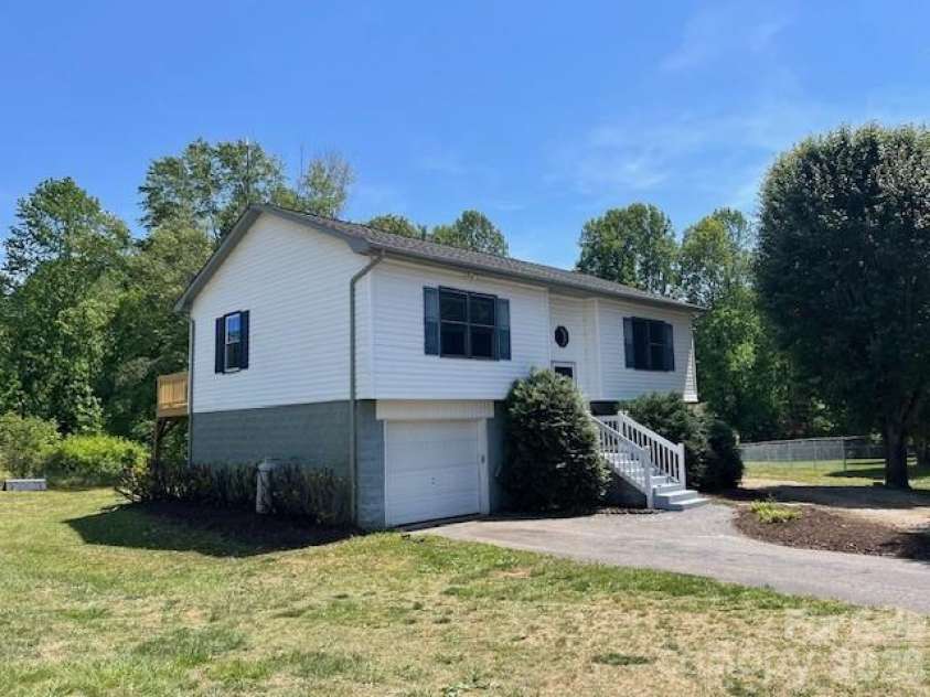 2381 Boardwalk Court, Lenoir, NC 28645.  MLS# CAR4373714, YatesRealty ID 19043. 