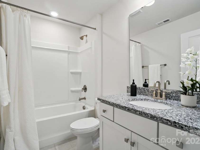 6416 Willow Pin Lane, Huntersville, NC 28078.  MLS# CAR4258047, YatesRealty ID 19043. Bathroom #3 - Upper Level