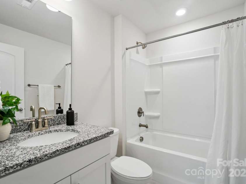 6416 Willow Pin Lane, Huntersville, NC 28078.  MLS# CAR4258047, YatesRealty ID 19043. En Suite Bathroom #4 - Upper Level