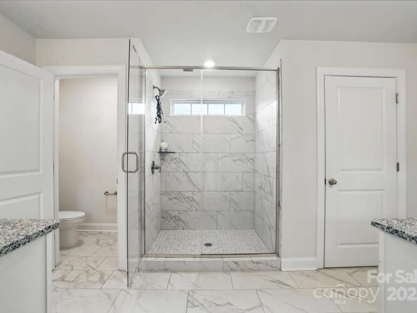 6416 Willow Pin Lane, Huntersville, NC 28078.  MLS# CAR4258047, YatesRealty ID 19043. Primary Suite Bath - Upper Level (Bathroom #2)