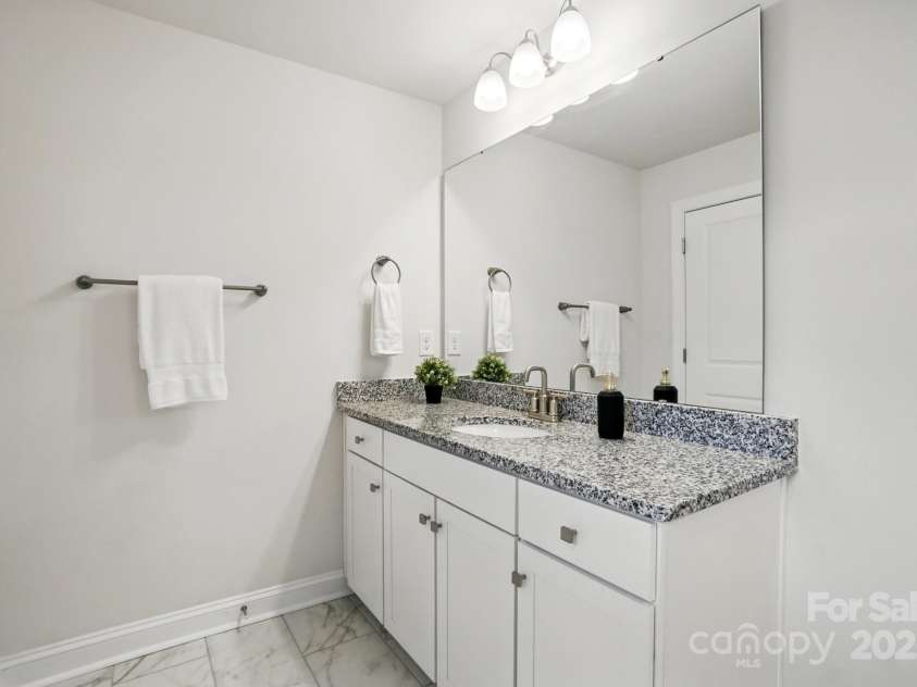 6416 Willow Pin Lane, Huntersville, NC 28078.  MLS# CAR4258047, YatesRealty ID 19043. Primary Suite Bath - Upper Level (Bathroom #2)