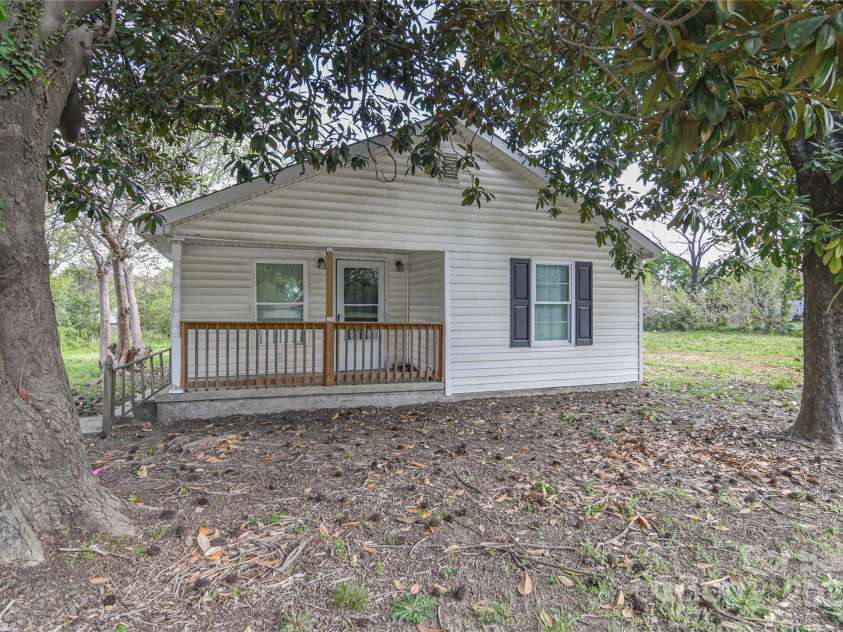 6124 Old Mt Holly Road, Charlotte, NC 28208.  MLS# CAR4258767, YatesRealty ID 19044. 