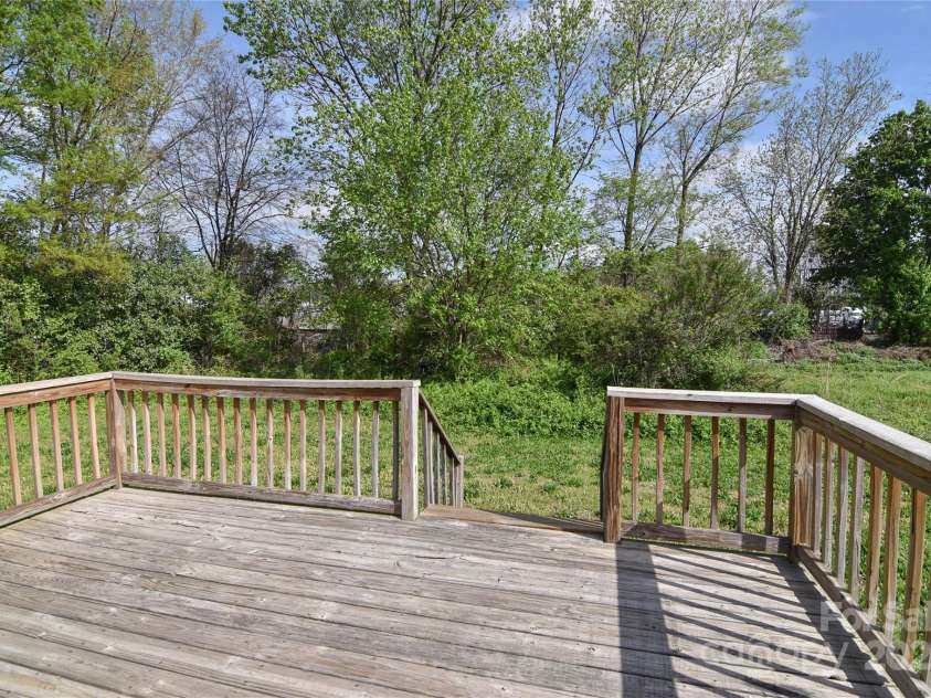 6124 Old Mt Holly Road, Charlotte, NC 28208.  MLS# CAR4258767, YatesRealty ID 19044. 