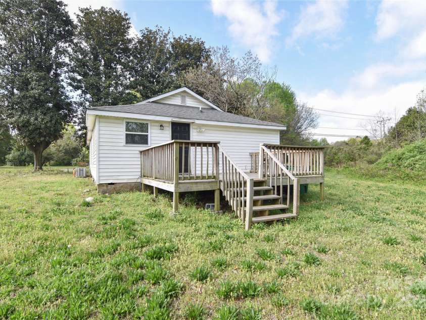 6124 Old Mt Holly Road, Charlotte, NC 28208.  MLS# CAR4258767, YatesRealty ID 19044. 