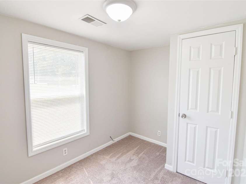 6124 Old Mt Holly Road, Charlotte, NC 28208.  MLS# CAR4258767, YatesRealty ID 19044. 