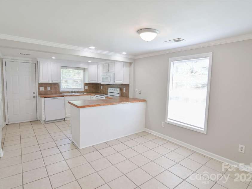 6124 Old Mt Holly Road, Charlotte, NC 28208.  MLS# CAR4258767, YatesRealty ID 19044. 