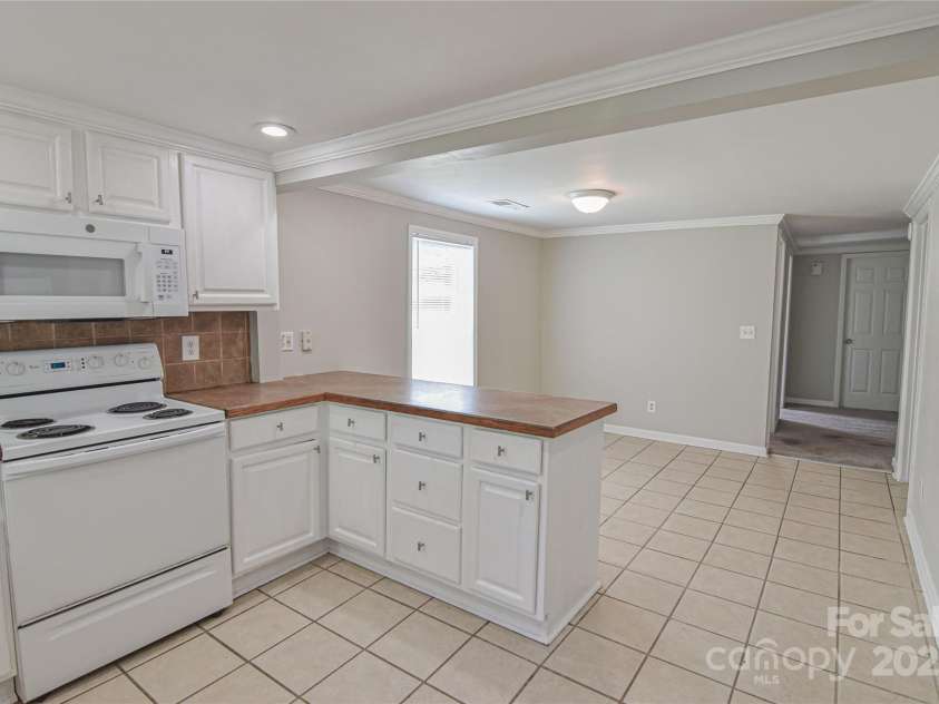 6124 Old Mt Holly Road, Charlotte, NC 28208.  MLS# CAR4258767, YatesRealty ID 19044. 
