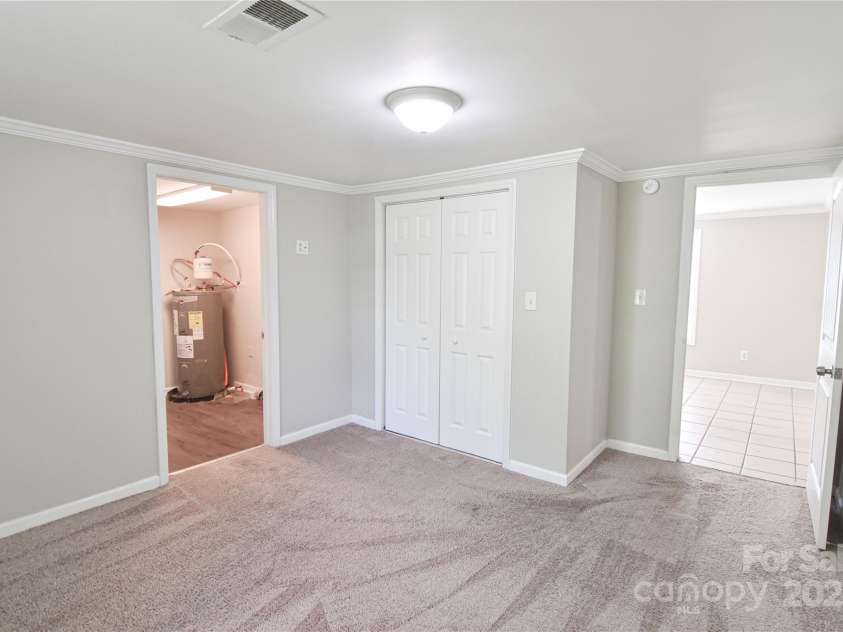 6124 Old Mt Holly Road, Charlotte, NC 28208.  MLS# CAR4258767, YatesRealty ID 19044. 