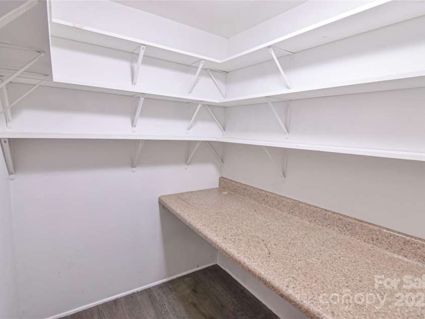 6124 Old Mt Holly Road, Charlotte, NC 28208.  MLS# CAR4258767, YatesRealty ID 19044. 