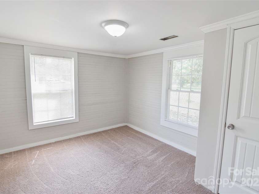 6124 Old Mt Holly Road, Charlotte, NC 28208.  MLS# CAR4258767, YatesRealty ID 19044. 