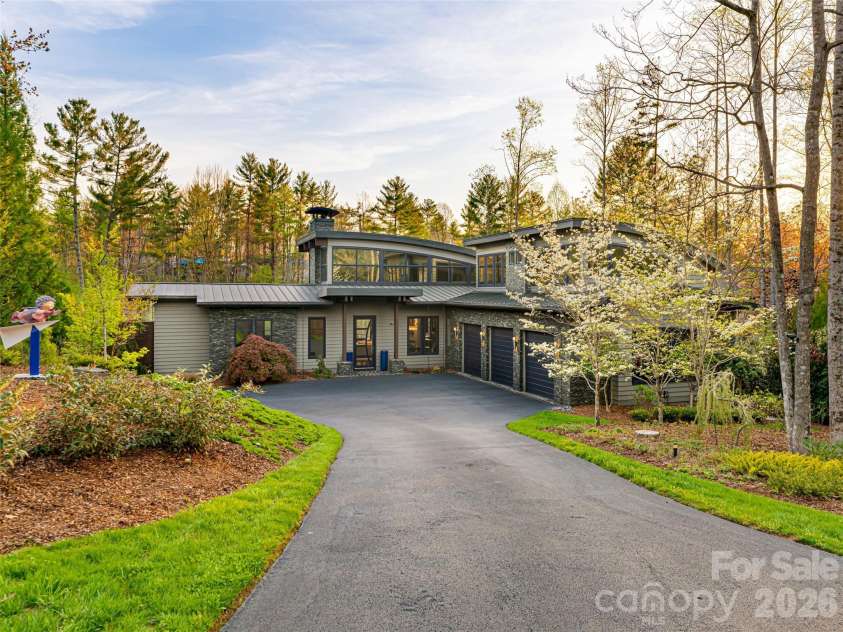 32 Brookline Drive, Asheville, NC 28803.  MLS# CAR4373586, YatesRealty ID 19045. 