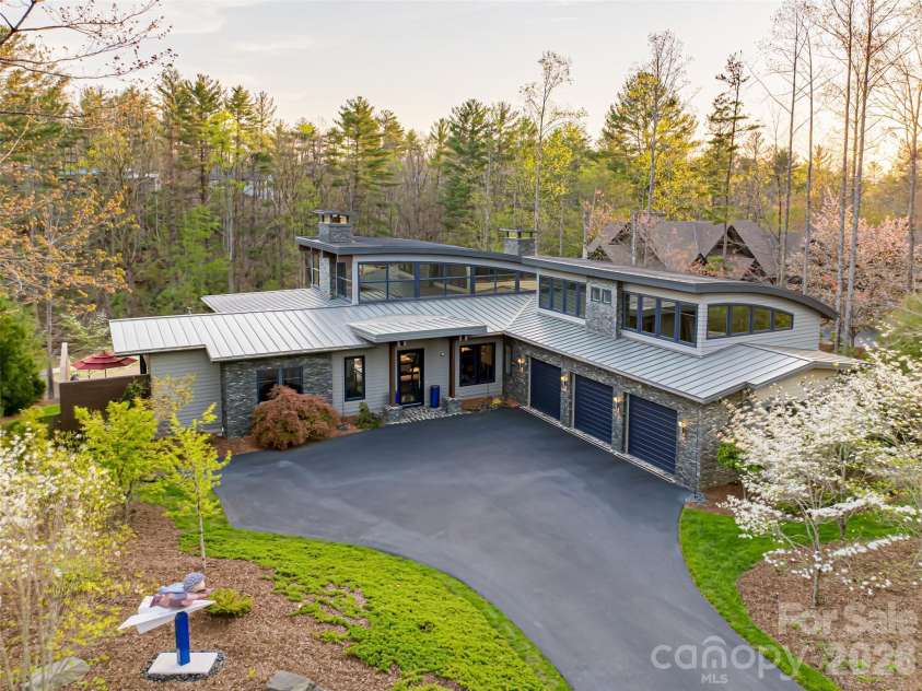 32 Brookline Drive, Asheville, NC 28803.  MLS# CAR4373586, YatesRealty ID 19045. 