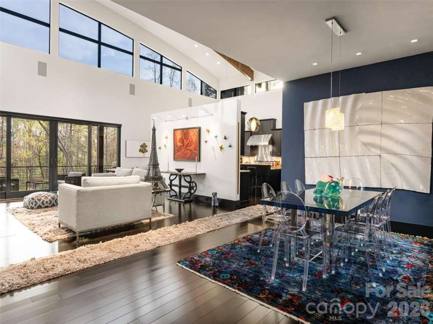 32 Brookline Drive, Asheville, NC 28803.  MLS# CAR4373586, YatesRealty ID 19045. 