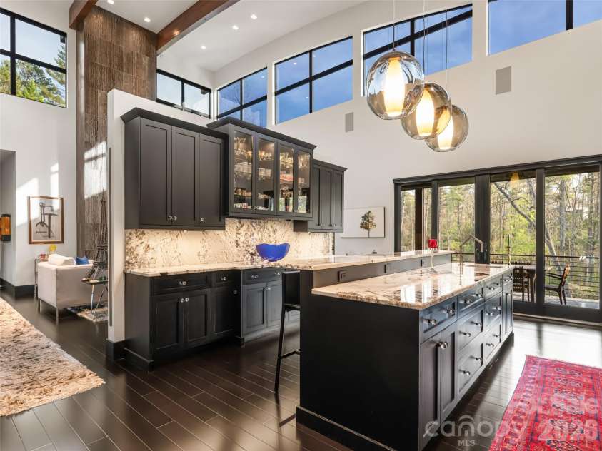 32 Brookline Drive, Asheville, NC 28803.  MLS# CAR4373586, YatesRealty ID 19045. 