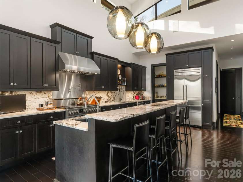 32 Brookline Drive, Asheville, NC 28803.  MLS# CAR4373586, YatesRealty ID 19045. 