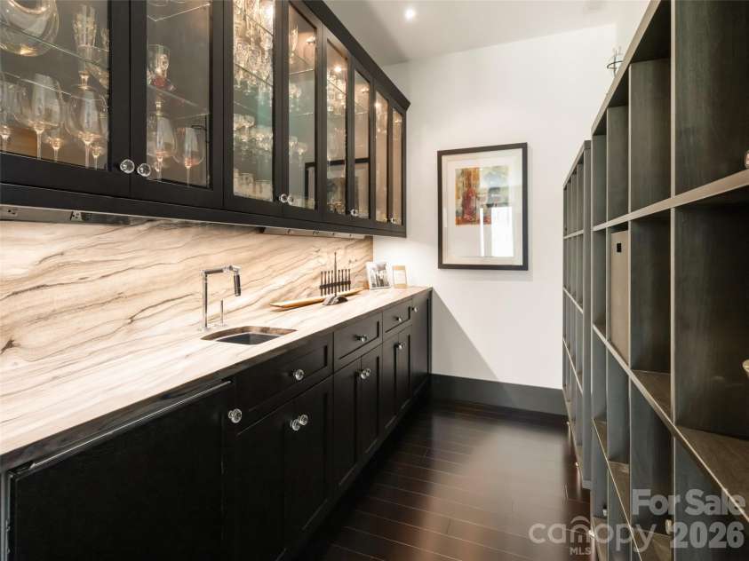 32 Brookline Drive, Asheville, NC 28803.  MLS# CAR4373586, YatesRealty ID 19045. 