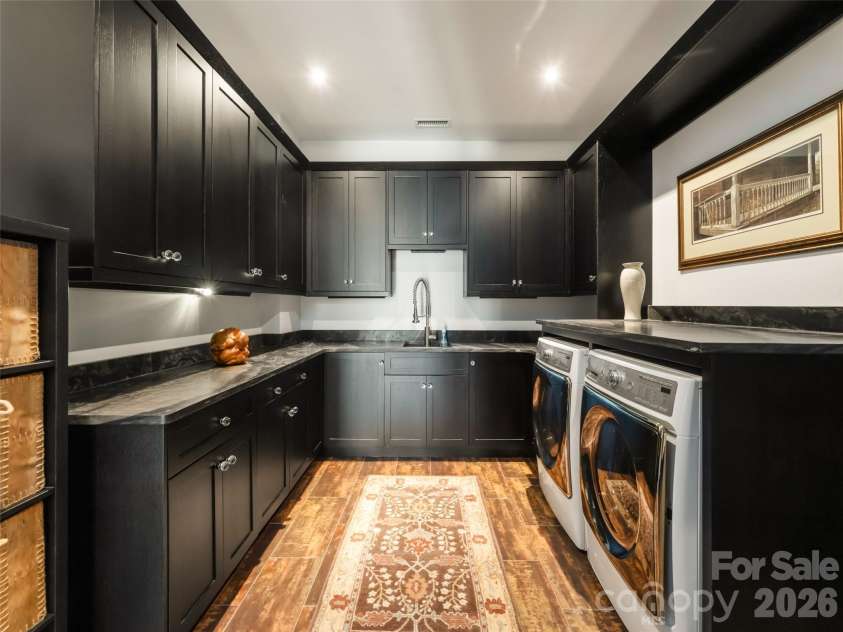 32 Brookline Drive, Asheville, NC 28803.  MLS# CAR4373586, YatesRealty ID 19045. 