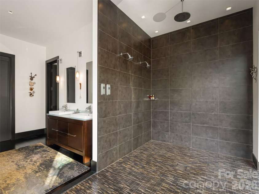 32 Brookline Drive, Asheville, NC 28803.  MLS# CAR4373586, YatesRealty ID 19045. 