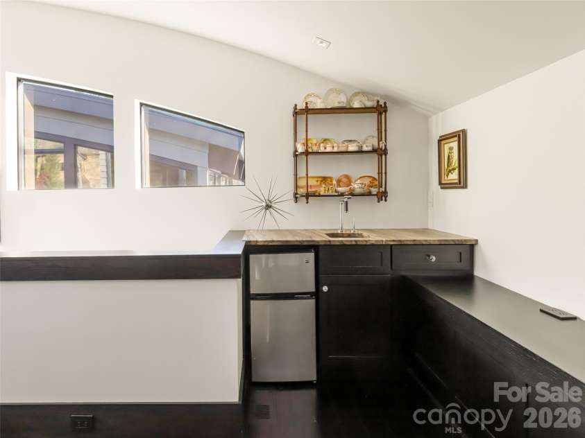 32 Brookline Drive, Asheville, NC 28803.  MLS# CAR4373586, YatesRealty ID 19045. 
