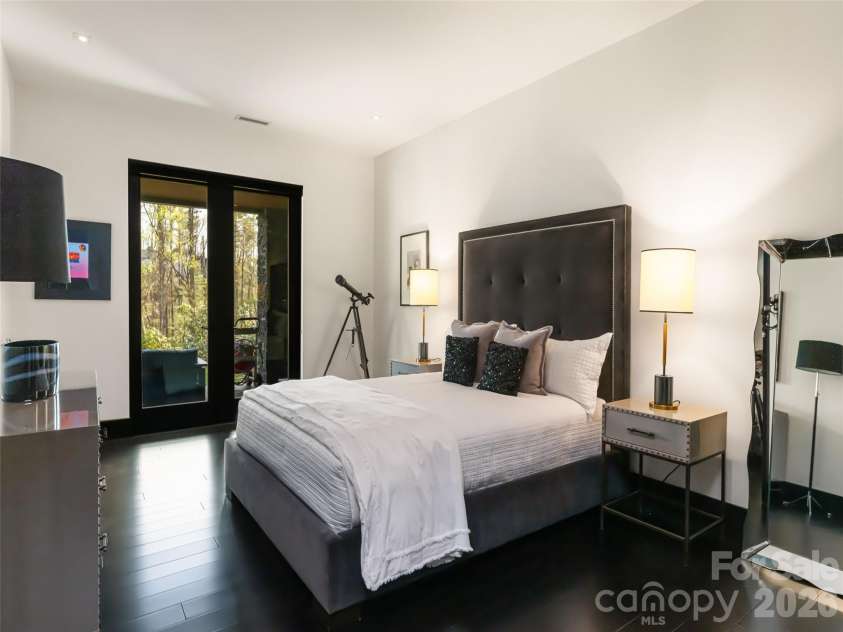 32 Brookline Drive, Asheville, NC 28803.  MLS# CAR4373586, YatesRealty ID 19045. 