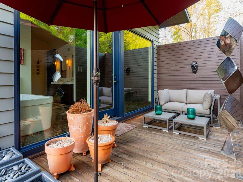 32 Brookline Drive, Asheville, NC 28803.  MLS# CAR4373586, YatesRealty ID 19045. 