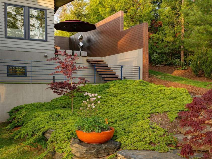 32 Brookline Drive, Asheville, NC 28803.  MLS# CAR4373586, YatesRealty ID 19045. 
