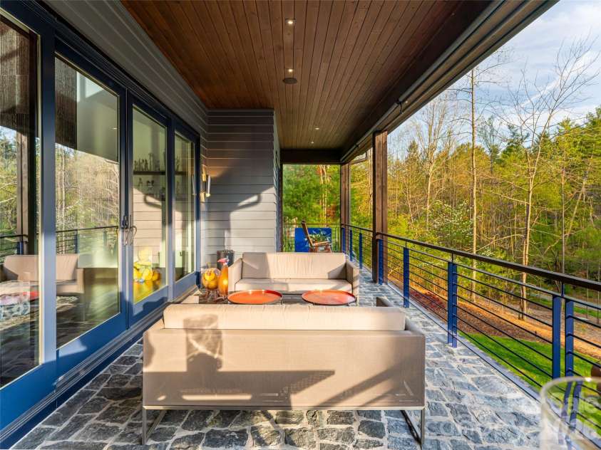 32 Brookline Drive, Asheville, NC 28803.  MLS# CAR4373586, YatesRealty ID 19045. 