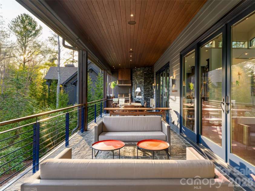 32 Brookline Drive, Asheville, NC 28803.  MLS# CAR4373586, YatesRealty ID 19045. 