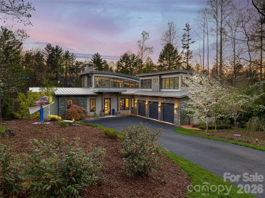 32 Brookline Drive, Asheville, NC 28803.  MLS# CAR4373586, YatesRealty ID 19045. 