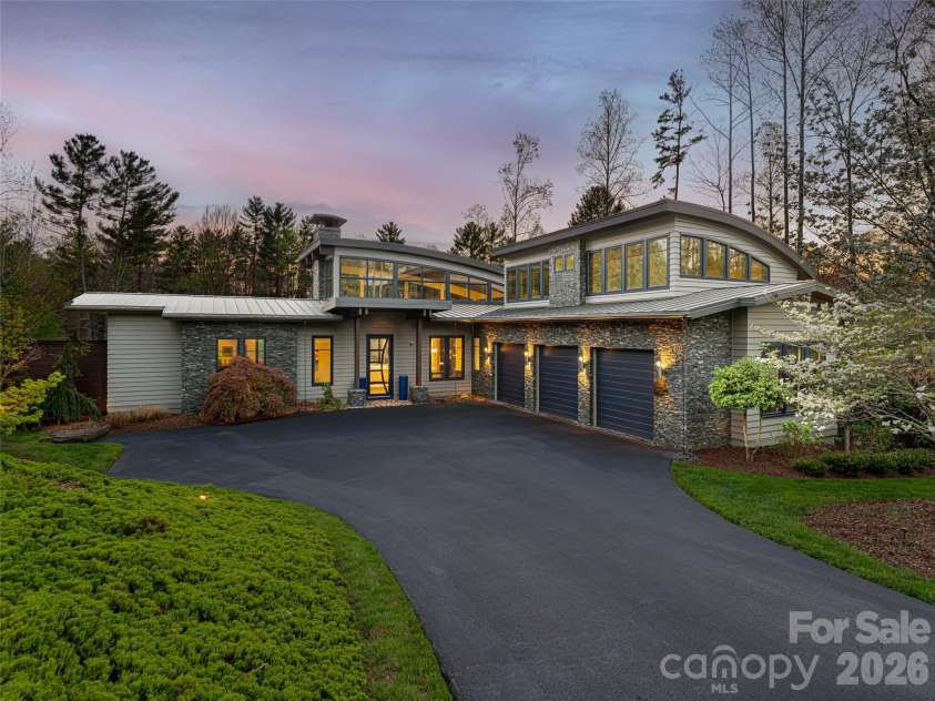 32 Brookline Drive, Asheville, NC 28803.  MLS# CAR4373586, YatesRealty ID 19045. 