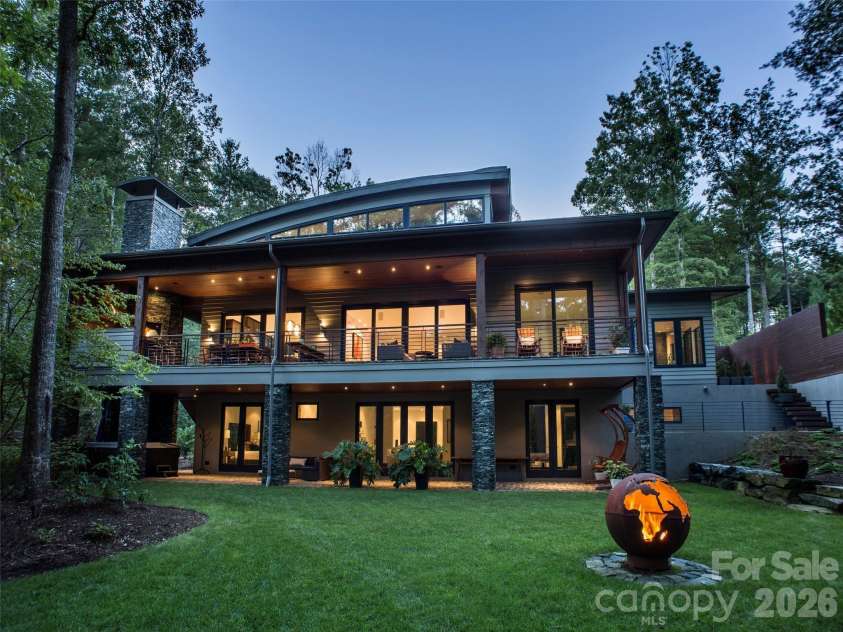 32 Brookline Drive, Asheville, NC 28803.  MLS# CAR4373586, YatesRealty ID 19045. 