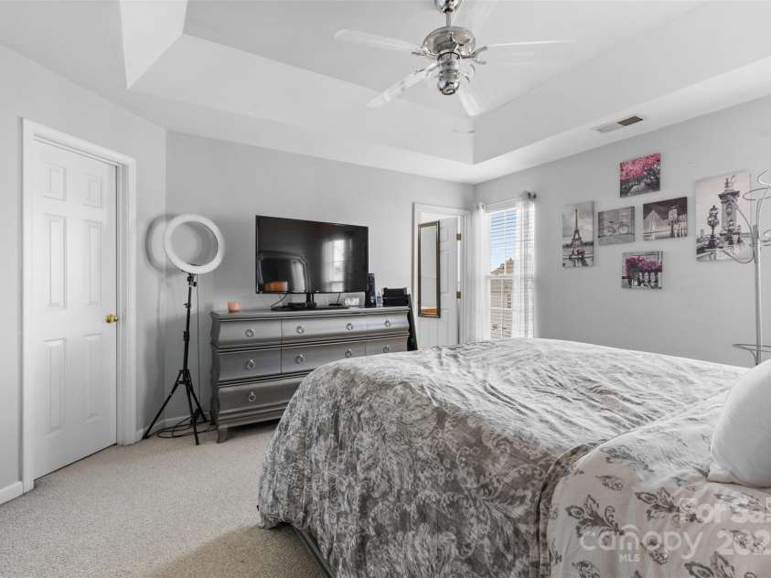 9775 Mallard Glen Drive, Charlotte, NC 28262.  MLS# CAR4259043, YatesRealty ID 19045. 